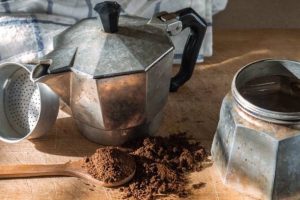 Trucos-para-lavar-la-cafetera-sin-jabon_thumb