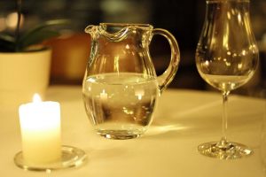 Beber agua después de haber comido
