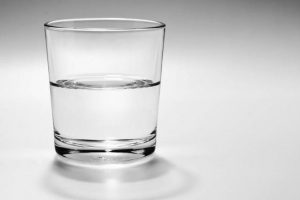 ¿Es verdad que las agujetas desaparecen si bebemos agua con azúcar?