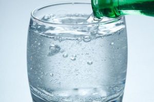 Beneficios del agua con gas