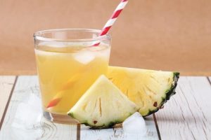 Beneficios del agua de piña para adelgazar