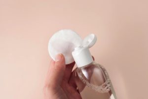 Cómo hacer tu propia agua micelar casera