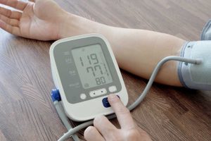 Cómo bajar la tensión arterial alta