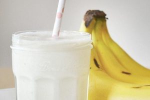 Receta de batido de plátano y almendras