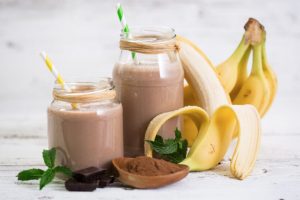Cómo hacer un batido de cacao y plátano con leche de soja