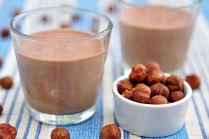 Cómo hacer bebida de avellanas y cacao