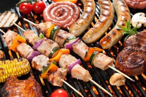 Los riesgos de comer carne a la parrilla
