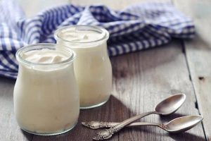 ¿Es beneficioso cenar por la noche un yogur?