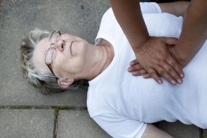 Primeros auxilios ante un infarto