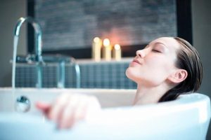Consejos para hacerte un baño relajante en casa