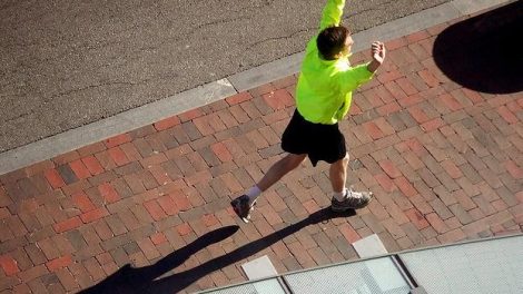 El retrorunning o correr hacia atrás