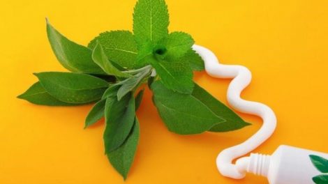 4 recetas para hacer dentífricos en casa