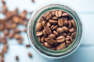 ¿Conservar el café en la nevera o fuera?