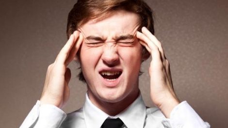 Los efectos del jet lag: dolor de cabeza, cansancio