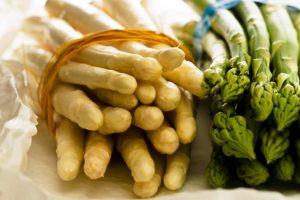 esparragos-blancos-y-verdes