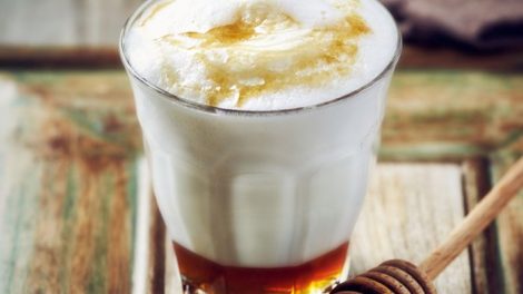 leche-caliente-con-miel-garganta