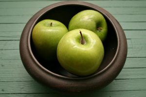 Cómo curar el estómago con manzana cocida