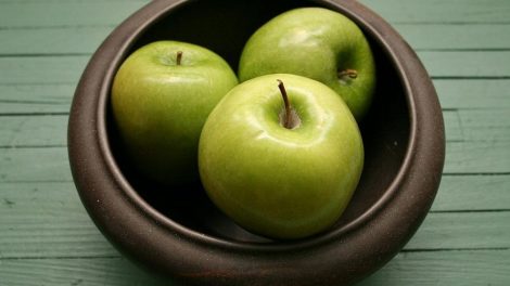 Cómo curar el estómago con manzana cocida