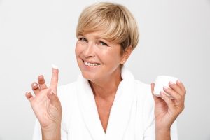 mejores contornos ojos mujer 60 años