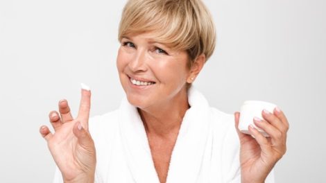 mejores contornos ojos mujer 60 años