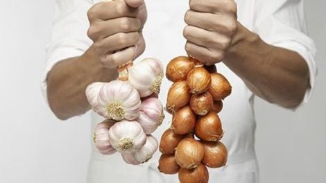 Consejos para reducir el mal olor del ajo y la cebolla en las manos