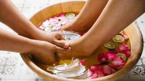 Los pediluvios son ideales para sualizar los callos