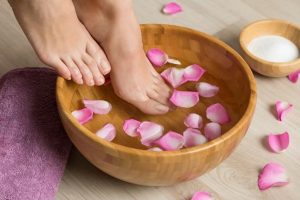 Pediluvios naturales para hacer en casa