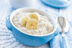 Porridge de avena con frutas