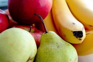 Pera, manzana y plátano: ideales como primeras frutas del bebé