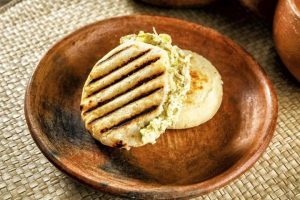 Receta de arepas con reina pepiada