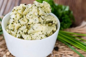 Cómo aromatizar la mantequilla