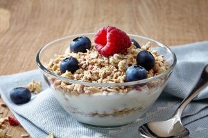 Descubre tres deliciosas recetas con yogur para un desayuno más nutritivo