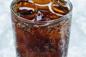 Beber refrescos para calmar la sed es un error