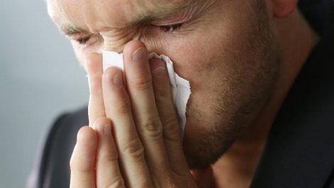 ¿Es malo reprimir el estornudo?