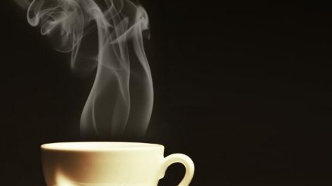 Los riesgos de beber bebidas muy calientes