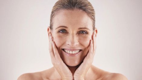 La mejor Rutina de Cuidado de la Piel a los 50 años