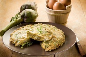 Cómo hacer una tortilla de alcachofas