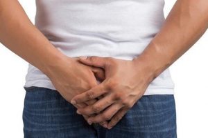 ¿Por qué aparecen verrugas genitales en el hombre?