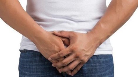 ¿Por qué aparecen verrugas genitales en el hombre?